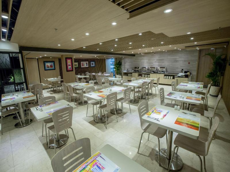 Avanti Hotel image