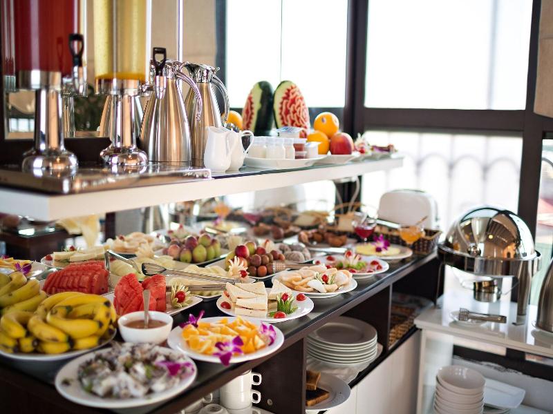 Golden Moon Suite Hotel image