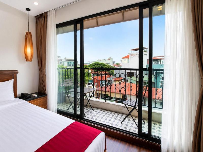Golden Moon Suite Hotel image