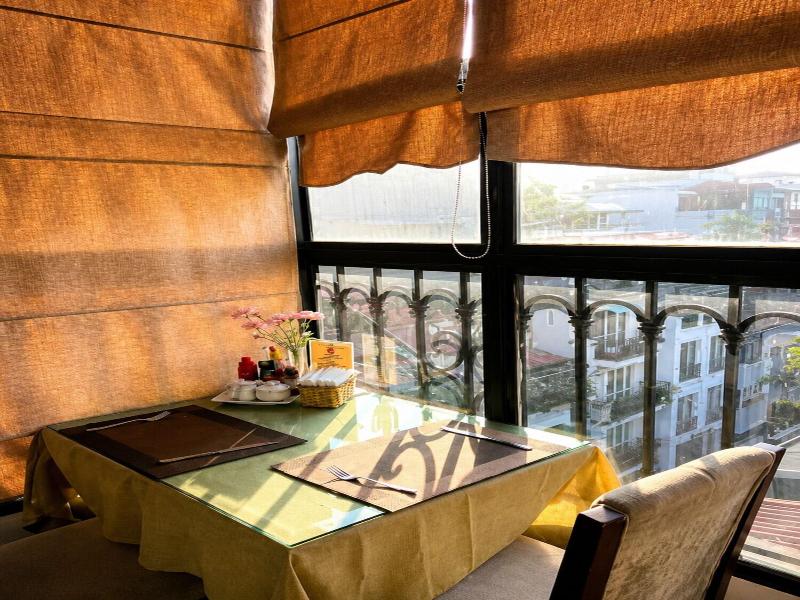 Golden Moon Suite Hotel image
