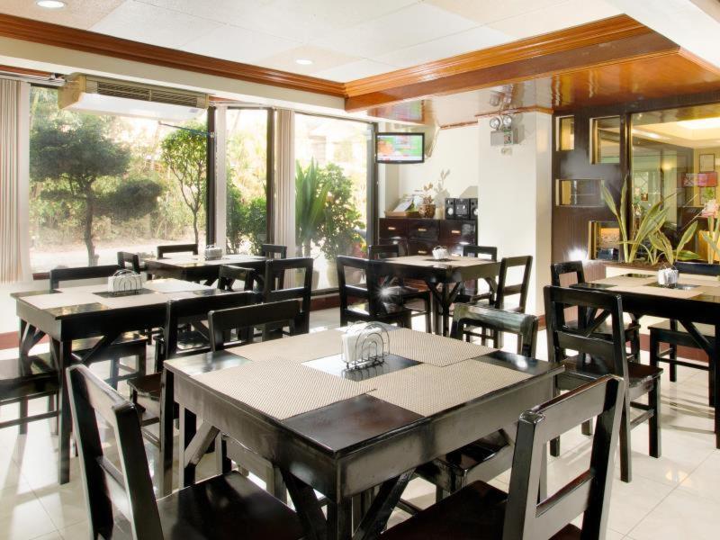 Vest Grand Suites image