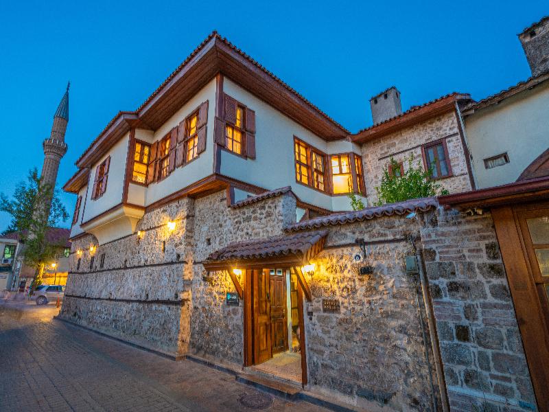 Cedrus Hotel image