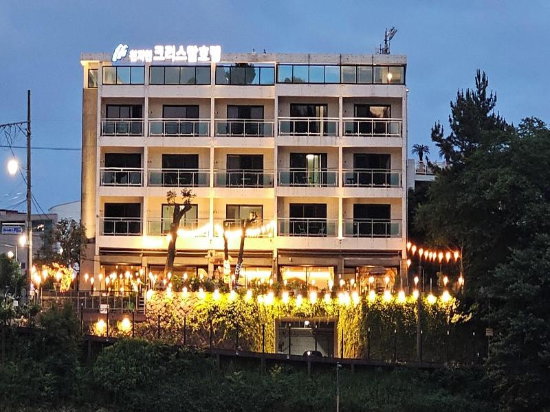 Cheonjiyeon Crystal Hotel