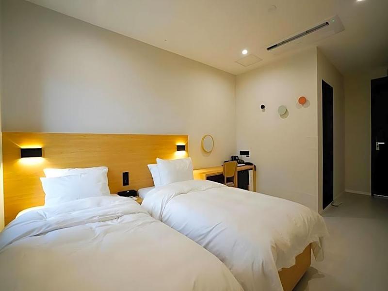 Mipo Oceanside Hotel image