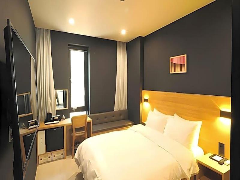 Mipo Oceanside Hotel image