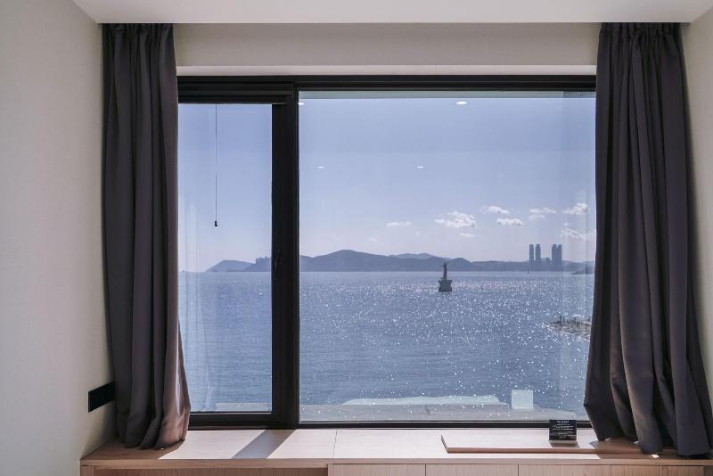 Mipo Oceanside Hotel image