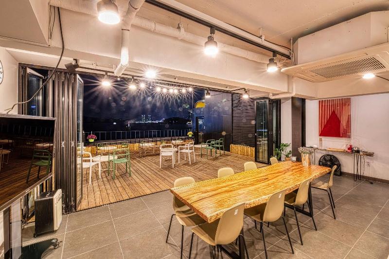 Mipo Oceanside Hotel image