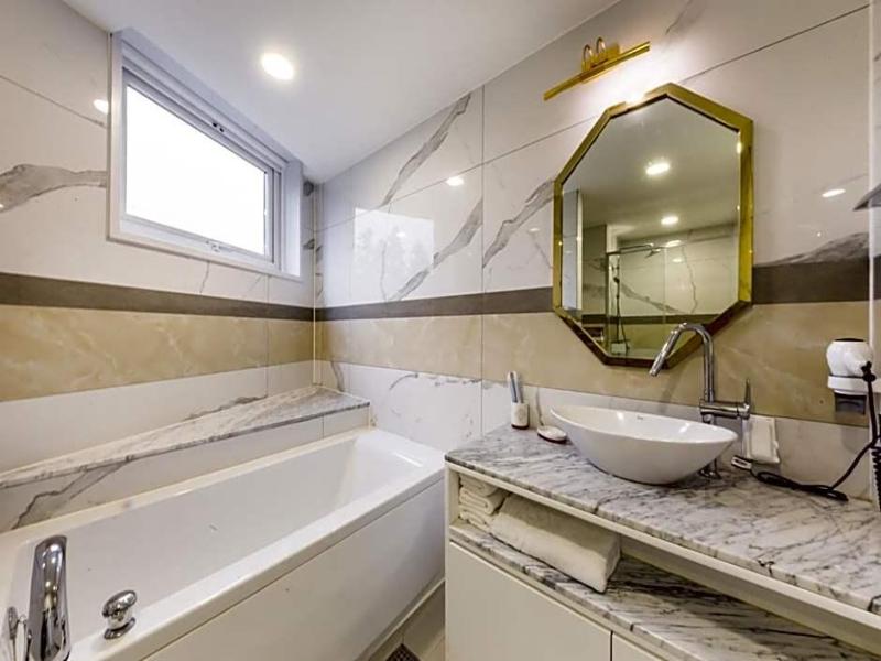 GLADSHEIM HOTEL image