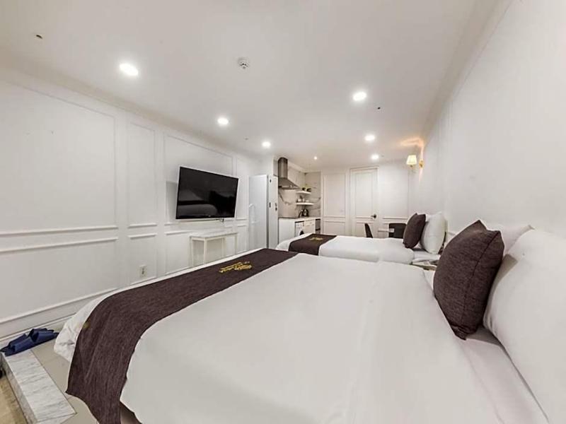 GLADSHEIM HOTEL image