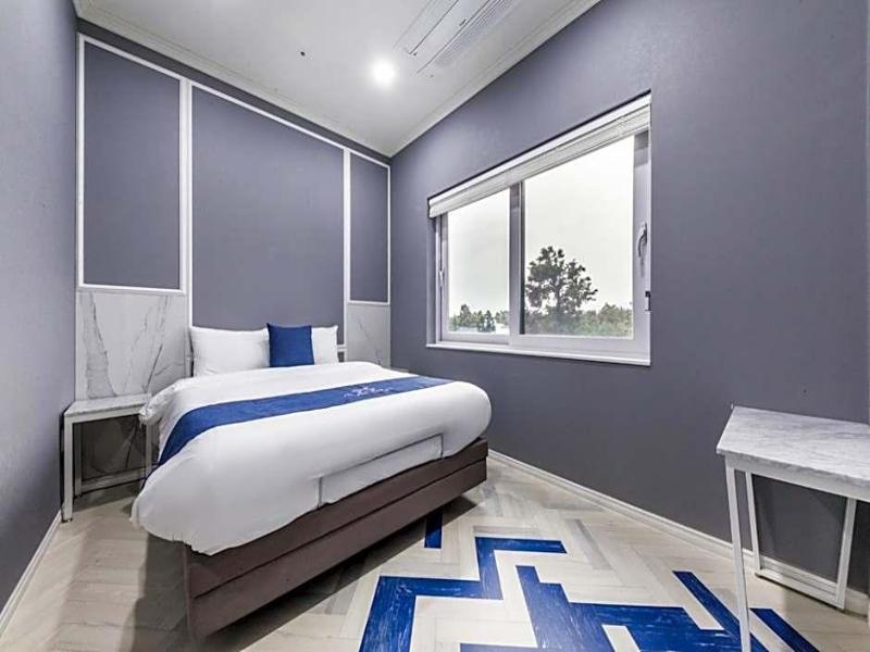 GLADSHEIM HOTEL image