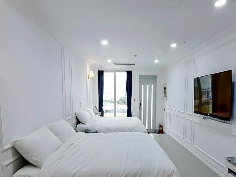 GLADSHEIM HOTEL image