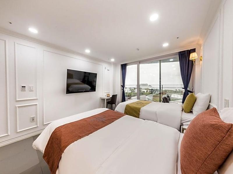 GLADSHEIM HOTEL image
