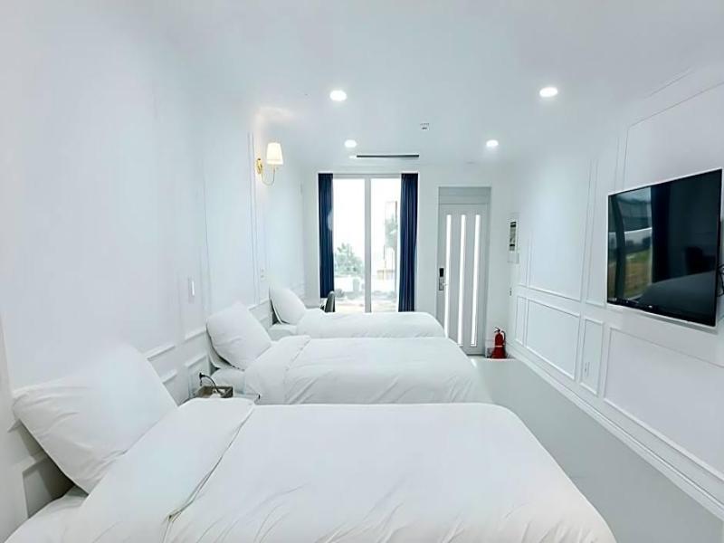 GLADSHEIM HOTEL image