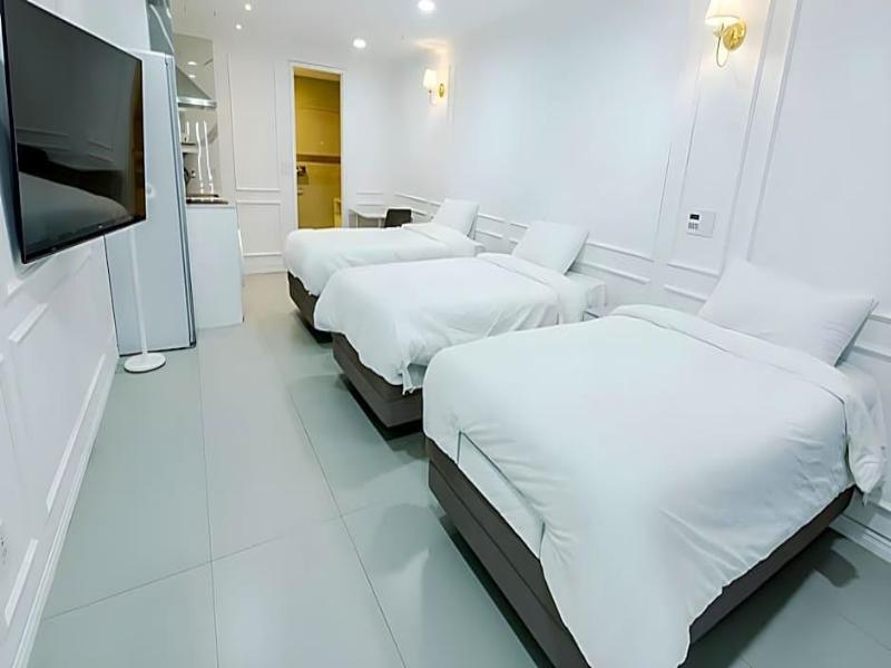 GLADSHEIM HOTEL image