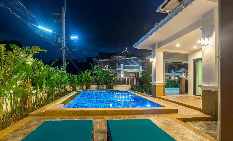 The sea aonang pool villa
