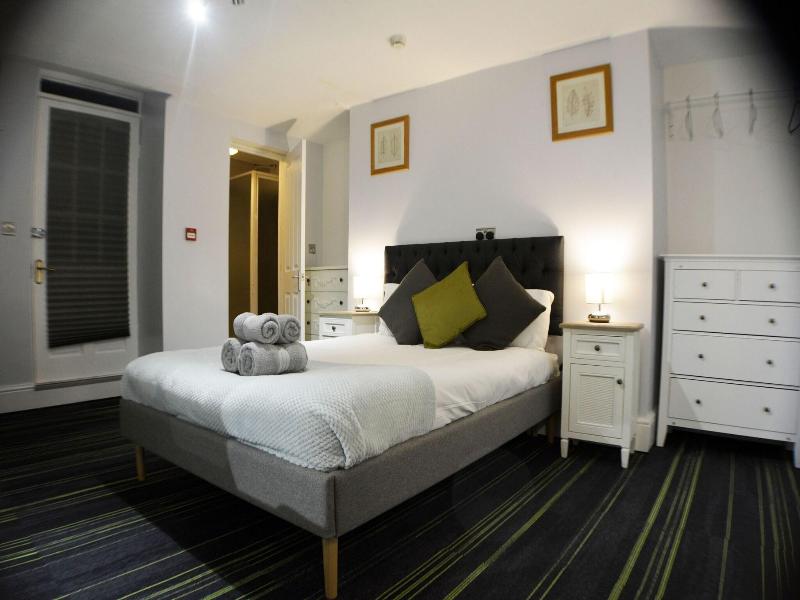 Queens Guest House image