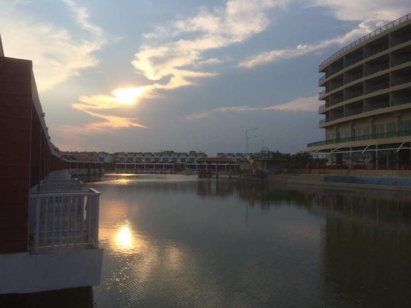 Tasik Villa International Resort image