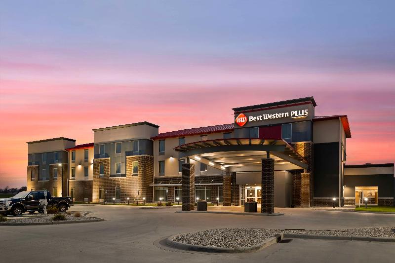 Best Western Plus Lakeview Hotel image