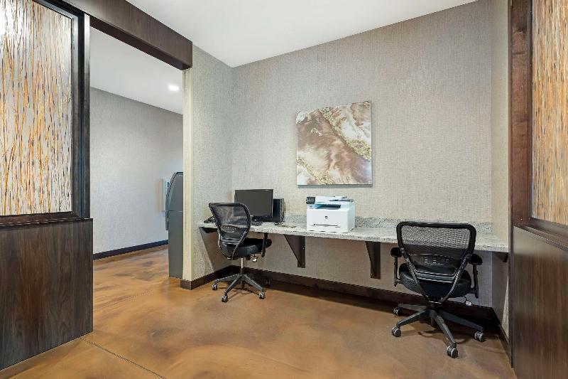 Best Western Plus Lakeview Hotel image