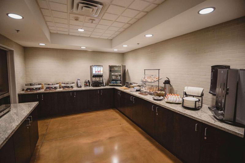 Best Western Plus Lakeview Hotel image