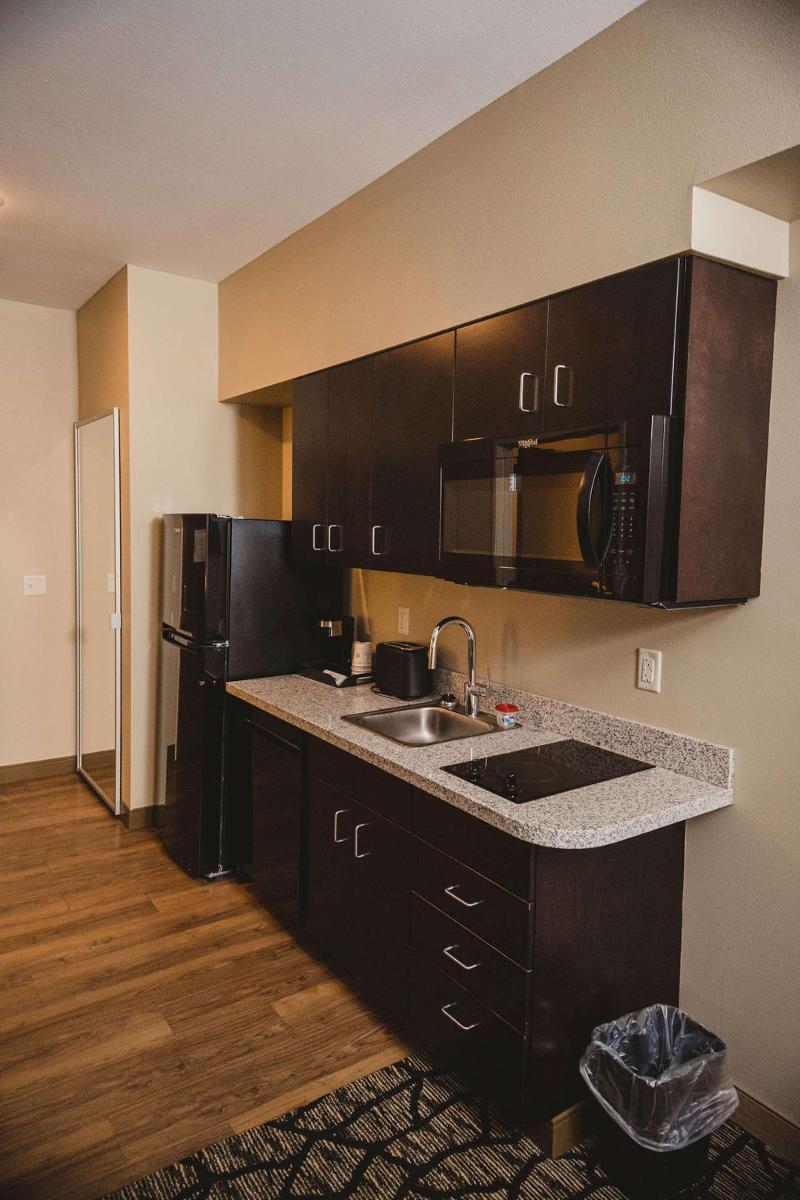 Best Western Plus Lakeview Hotel image