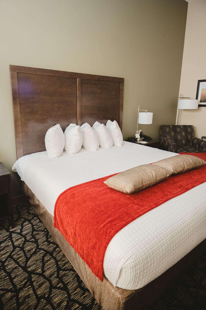 Best Western Plus Lakeview Hotel image