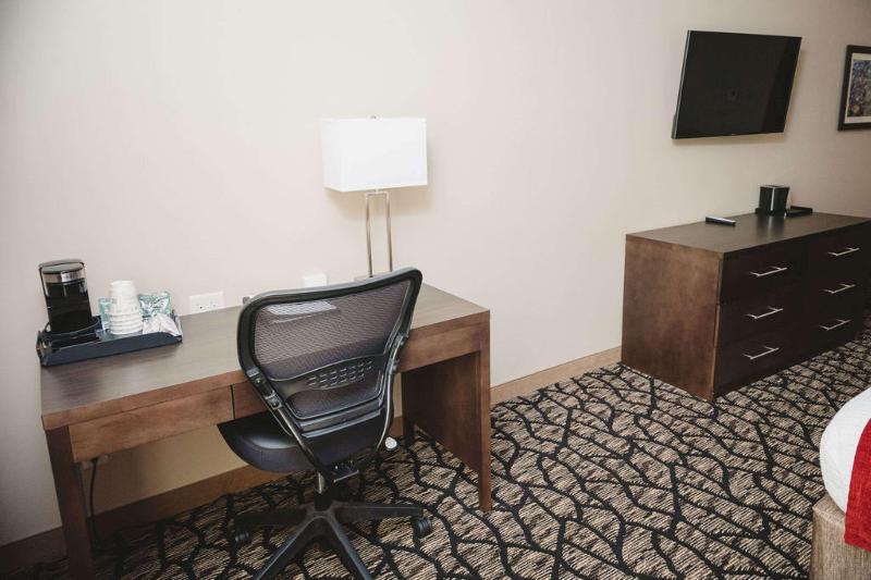 Best Western Plus Lakeview Hotel image