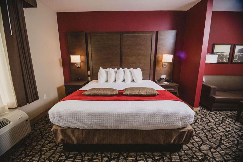 Best Western Plus Lakeview Hotel image