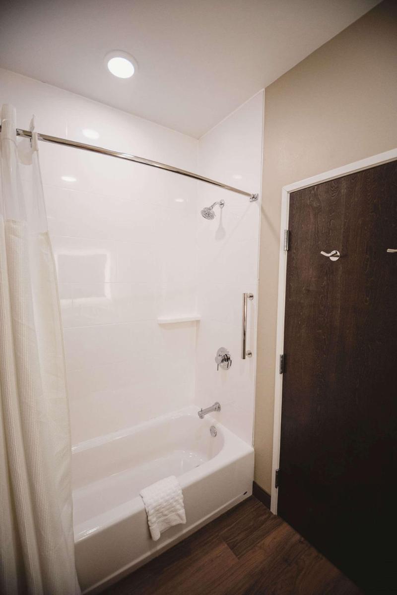 Best Western Plus Lakeview Hotel image