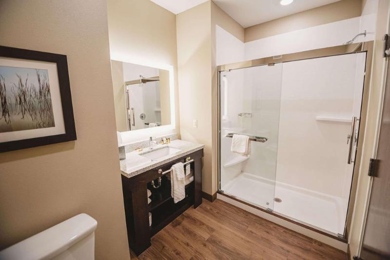 Best Western Plus Lakeview Hotel image