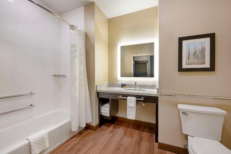 Best Western Plus Lakeview Hotel image