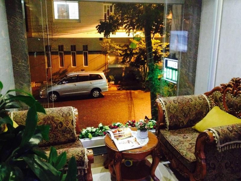 Queen Garden Hotel image