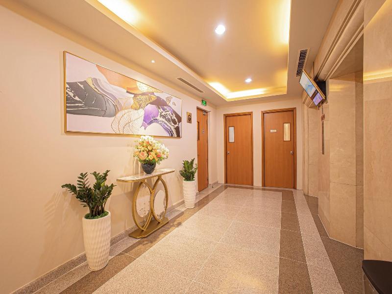 Mayfair Suites Wmc Tower image