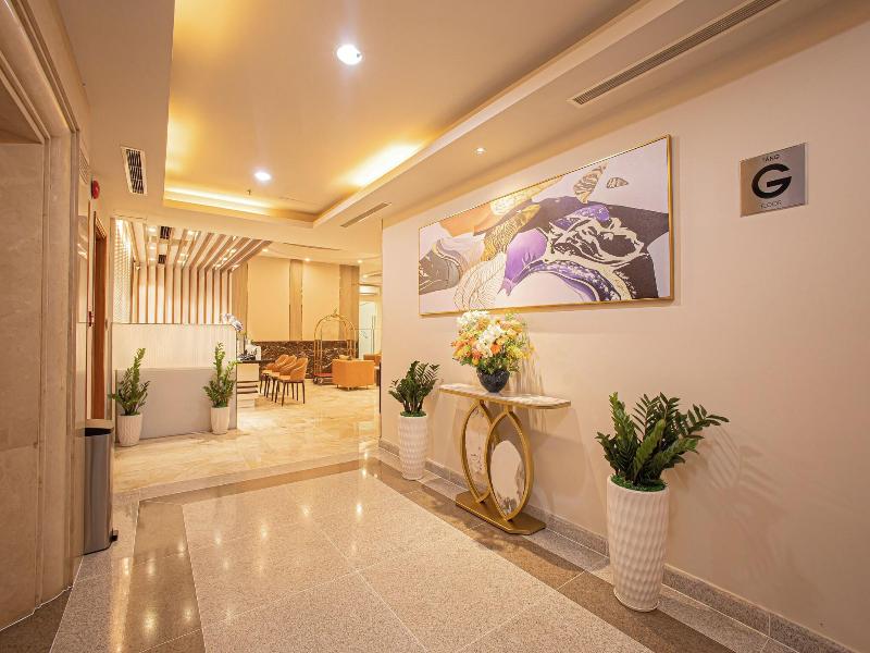 Mayfair Suites Wmc Tower image