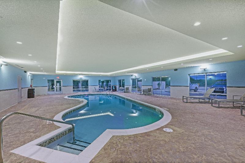 Holiday Inn Express & Suites Parsons image