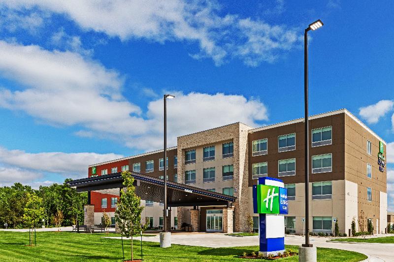Holiday Inn Express & Suites Parsons image
