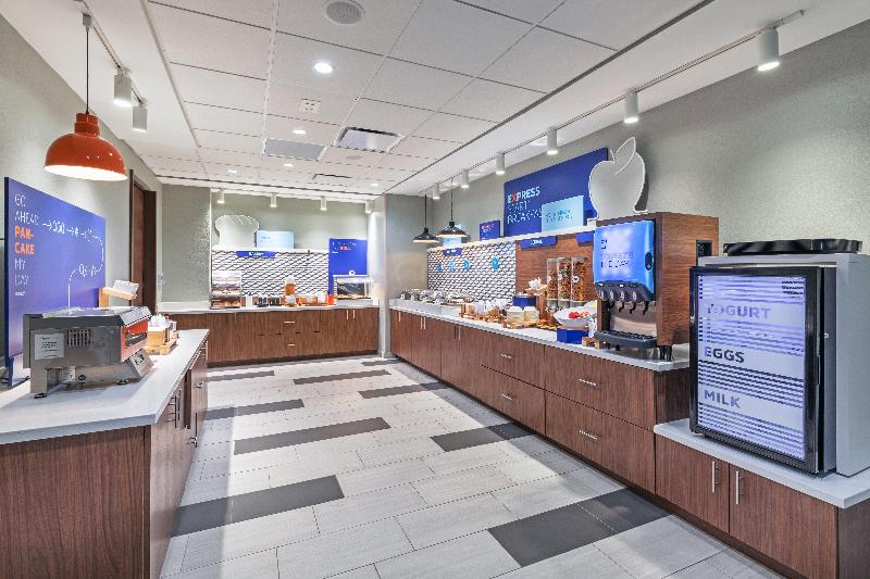 Holiday Inn Express & Suites Parsons image
