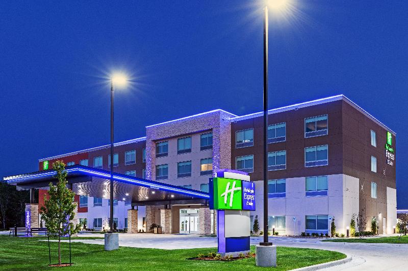 Holiday Inn Express & Suites Parsons image