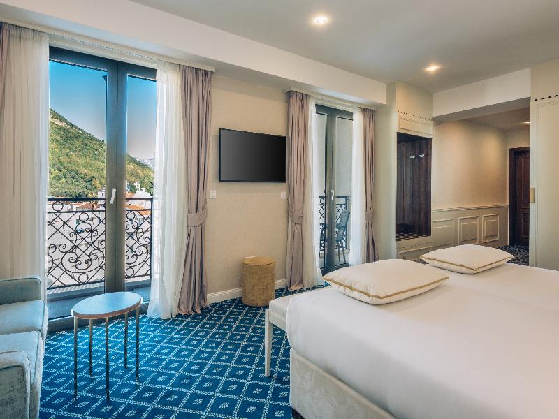 Iberostar Waves Slavija image