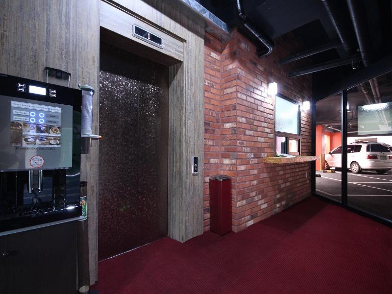 Hotel G7 image