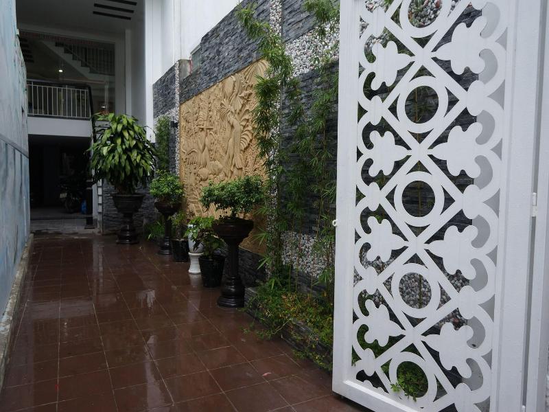 Poetic Hue Hotel