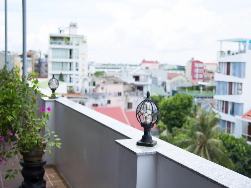 Poetic Hue Hotel