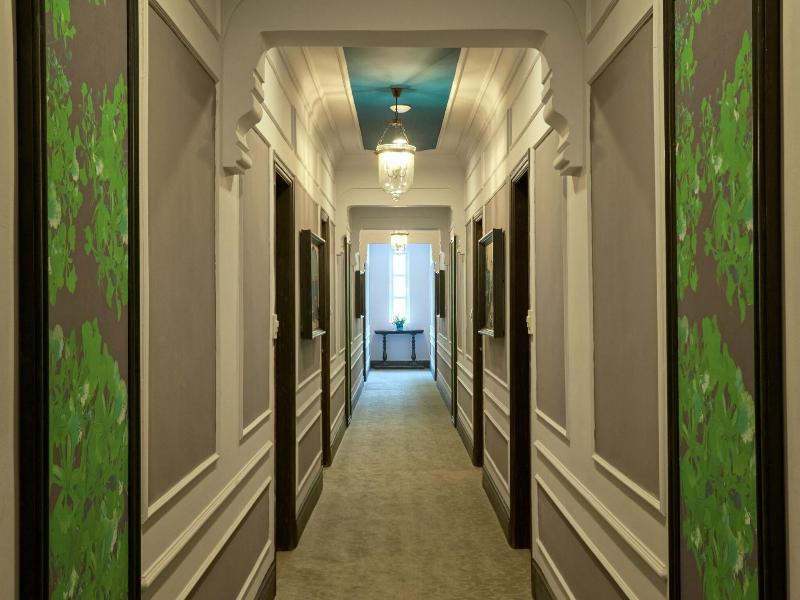 Manoir Des Arts Hotel