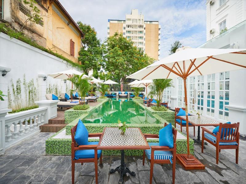 Manoir Des Arts Hotel