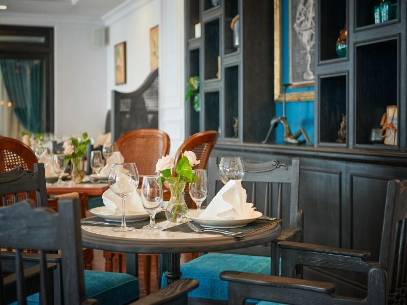 Manoir Des Arts Hotel