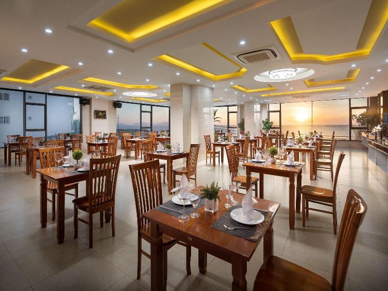 Corvin Hotel image