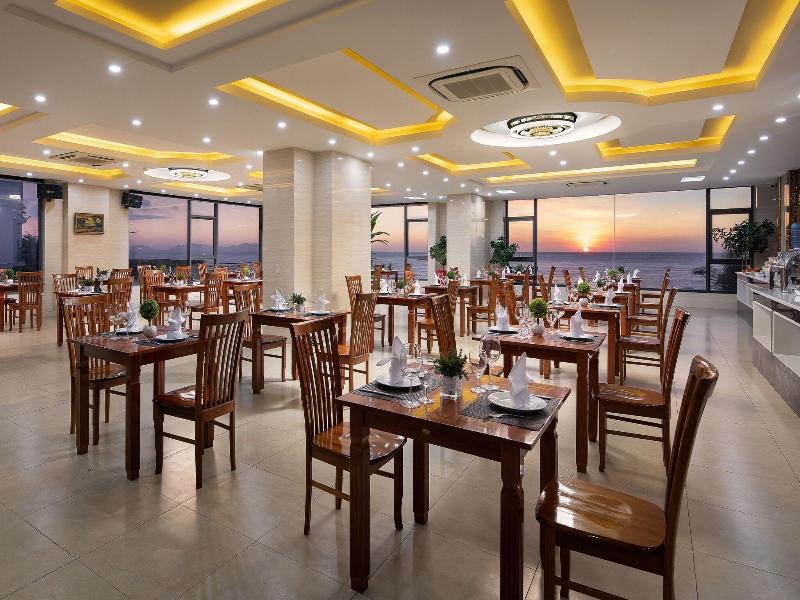 Corvin Hotel image