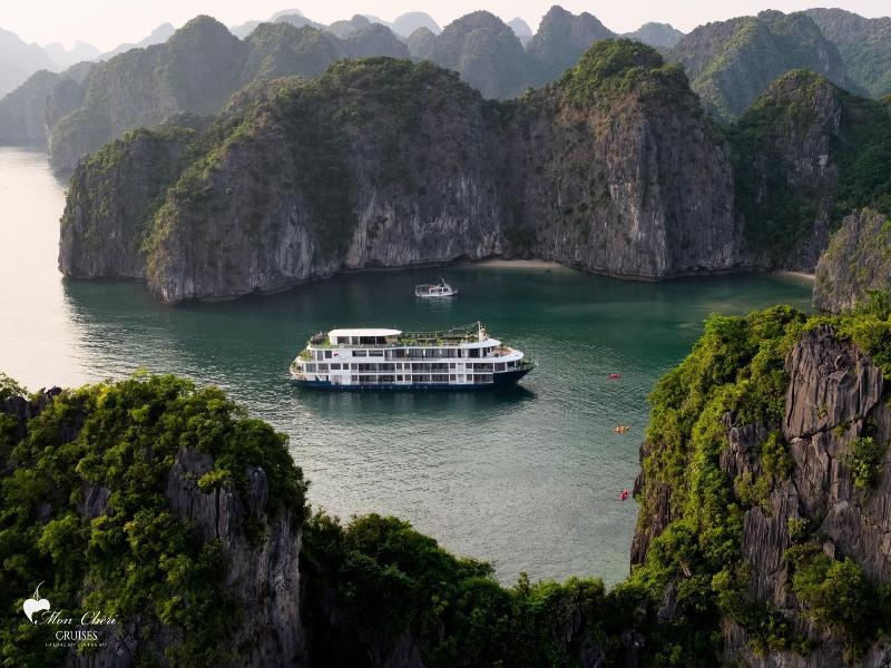 Mon Cheri Cruises image