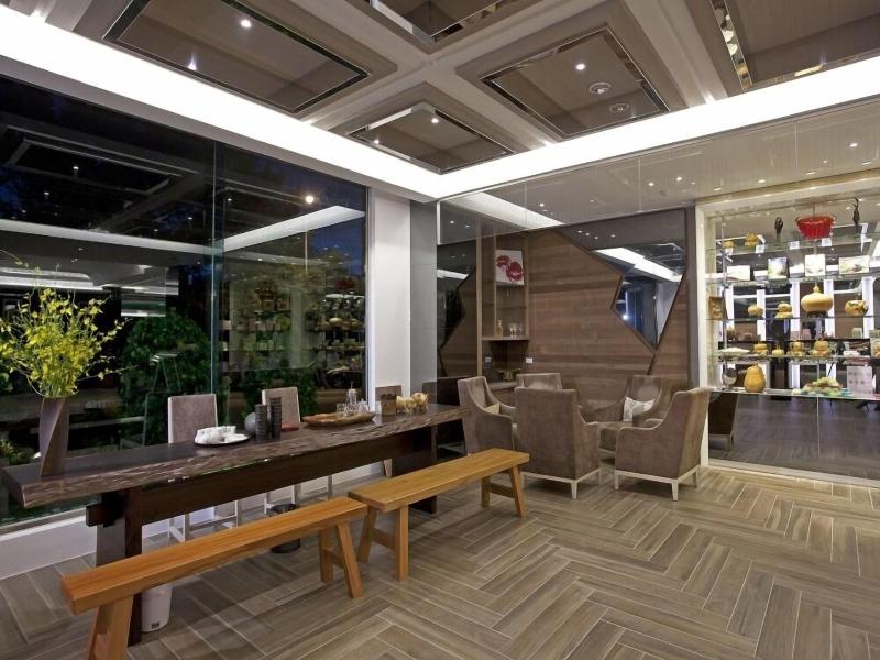 Renyi Lake Hotel image