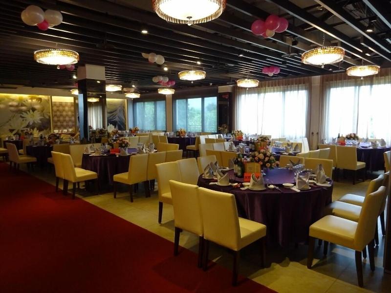 Renyi Lake Hotel image
